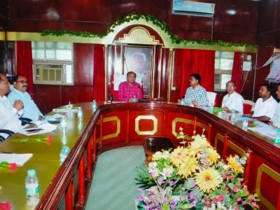 संचालक आणि संबंधितांची बैठक